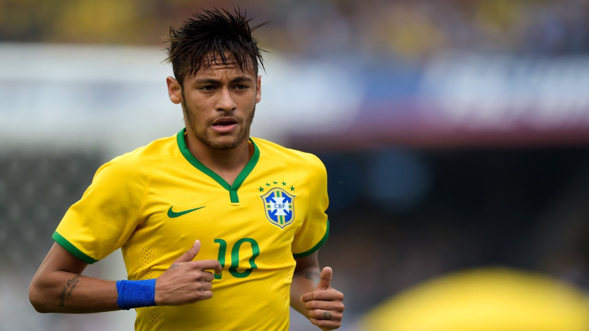 2022年季后赛：库里在第七场决胜局中投中多记关键三分，成功带队夺冠！